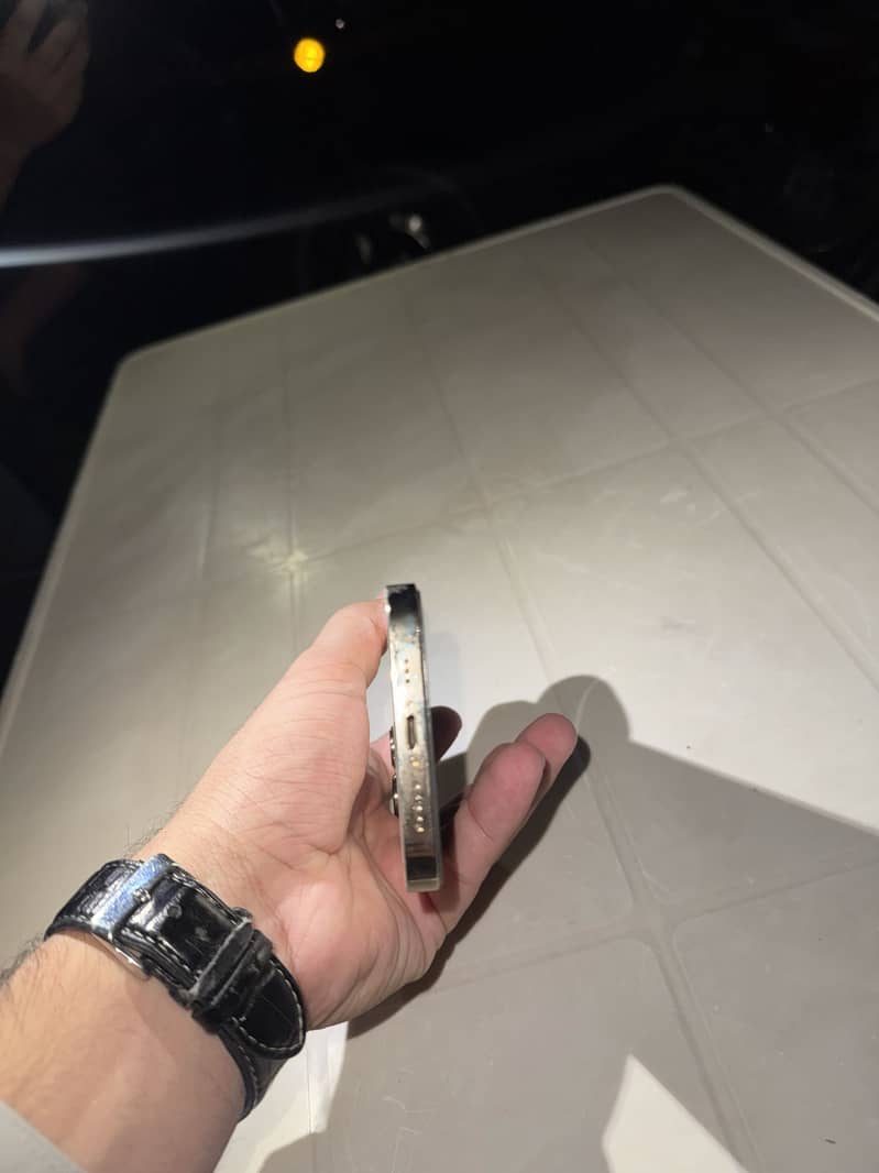 Apple iPhone 13 Pro 2