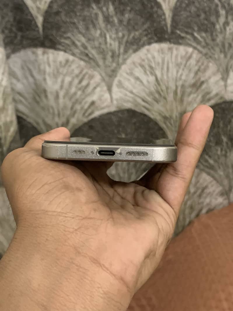 Apple iPhone 15 Pro 3