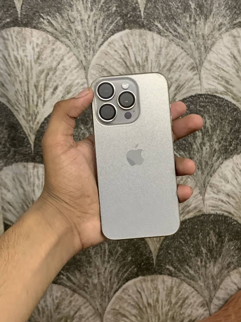 Apple iPhone 15 Pro 4