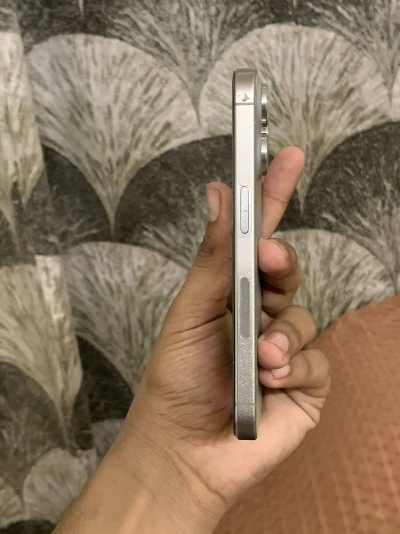 Apple iPhone 15 Pro 6