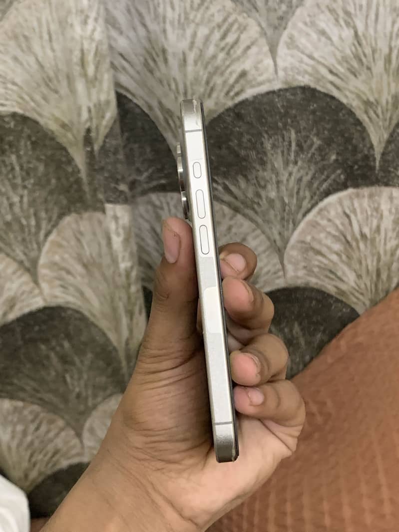 Apple iPhone 15 Pro 7