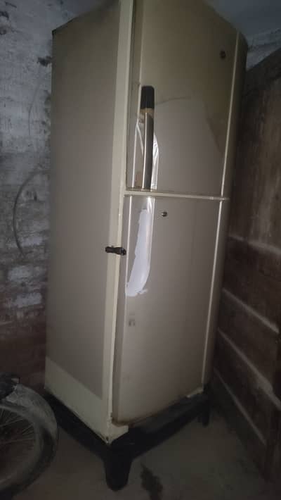 A Jumbo size refrigerator used with stand