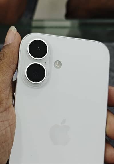 Apple iPhone 16