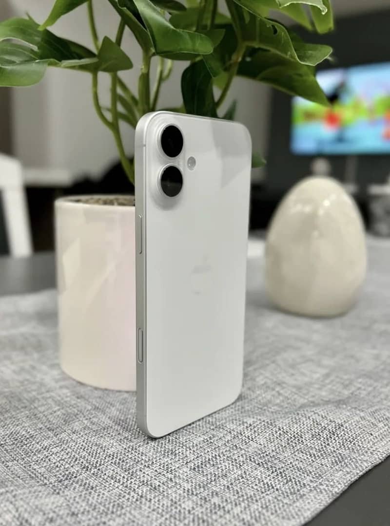 Apple iPhone 16 1