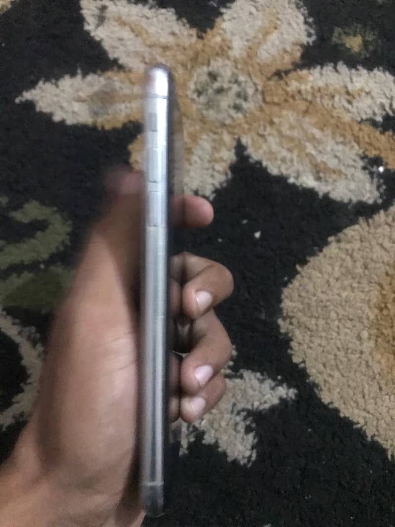 Apple iPhone X 4