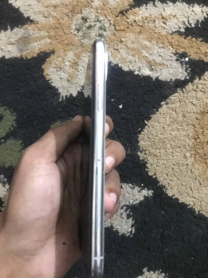 Apple iPhone X 5