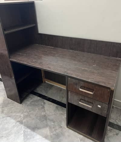 Study/ ofiice chair with book shelves