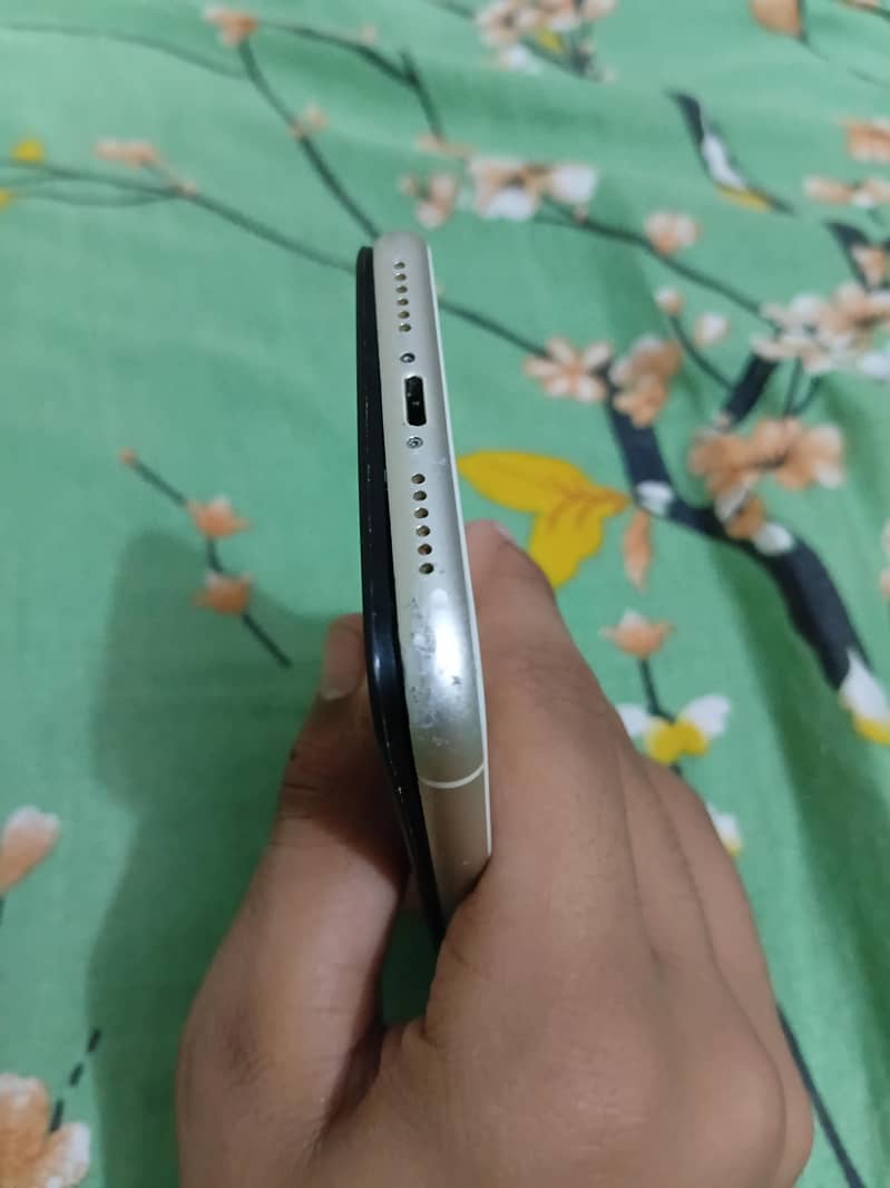 Apple iPhone 11 3