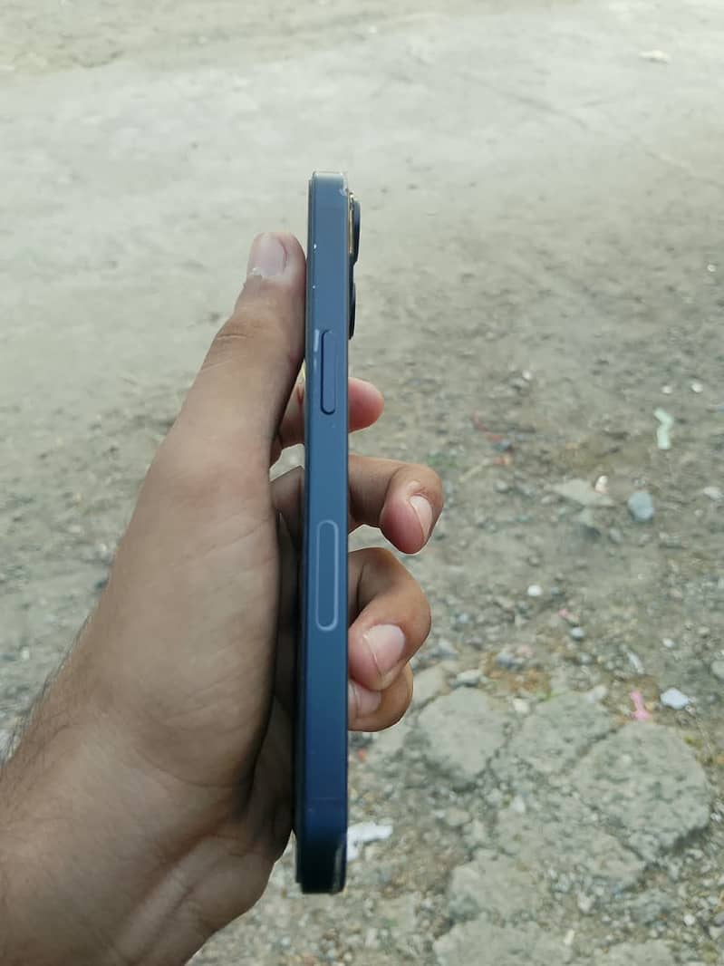 Apple iPhone 13 4