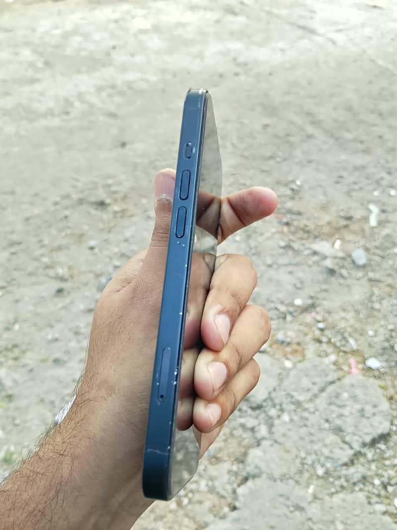 Apple iPhone 13 5