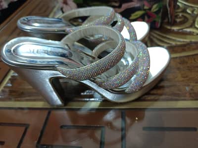 Metro heels