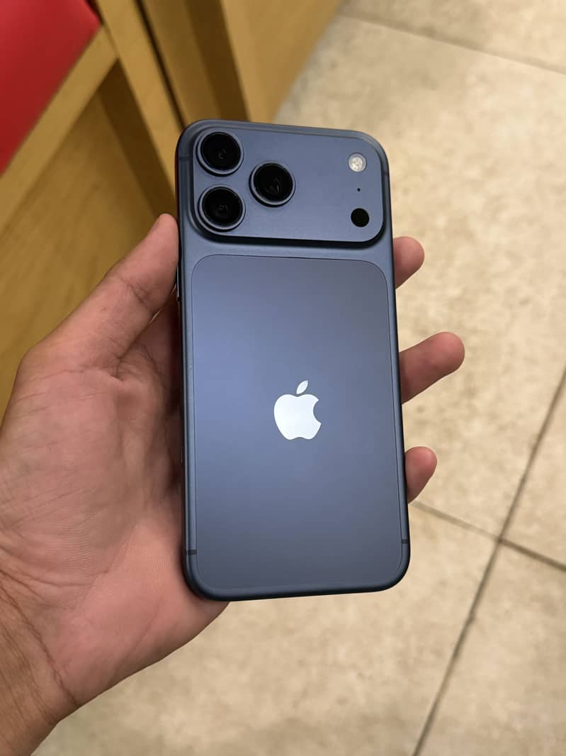 Apple iPhone 17 Pro Max 0