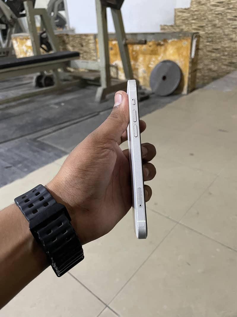iPhone 12 6