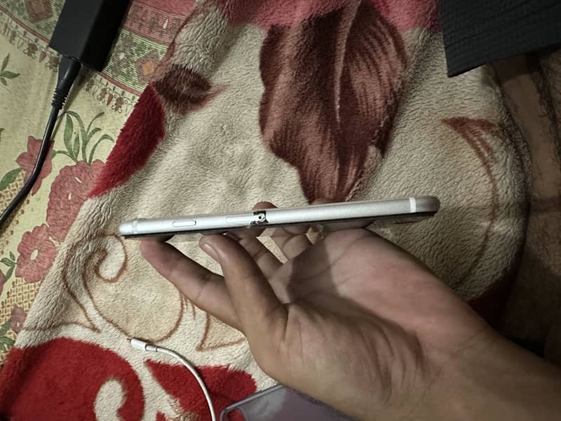 Apple iPhone SE 6