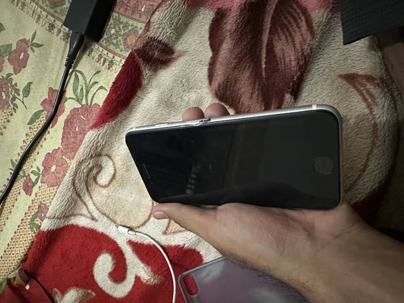 Apple iPhone SE 8
