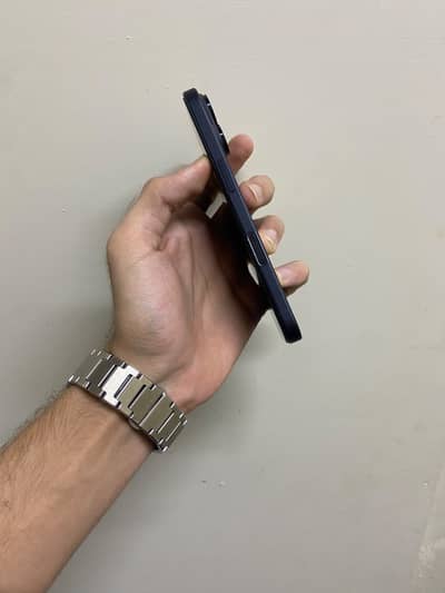 Apple iPhone 16