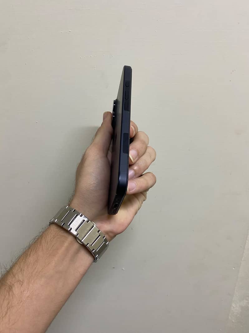 Apple iPhone 16 2