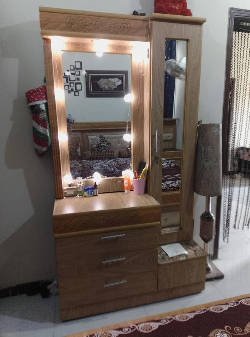 Dressing Table 0
