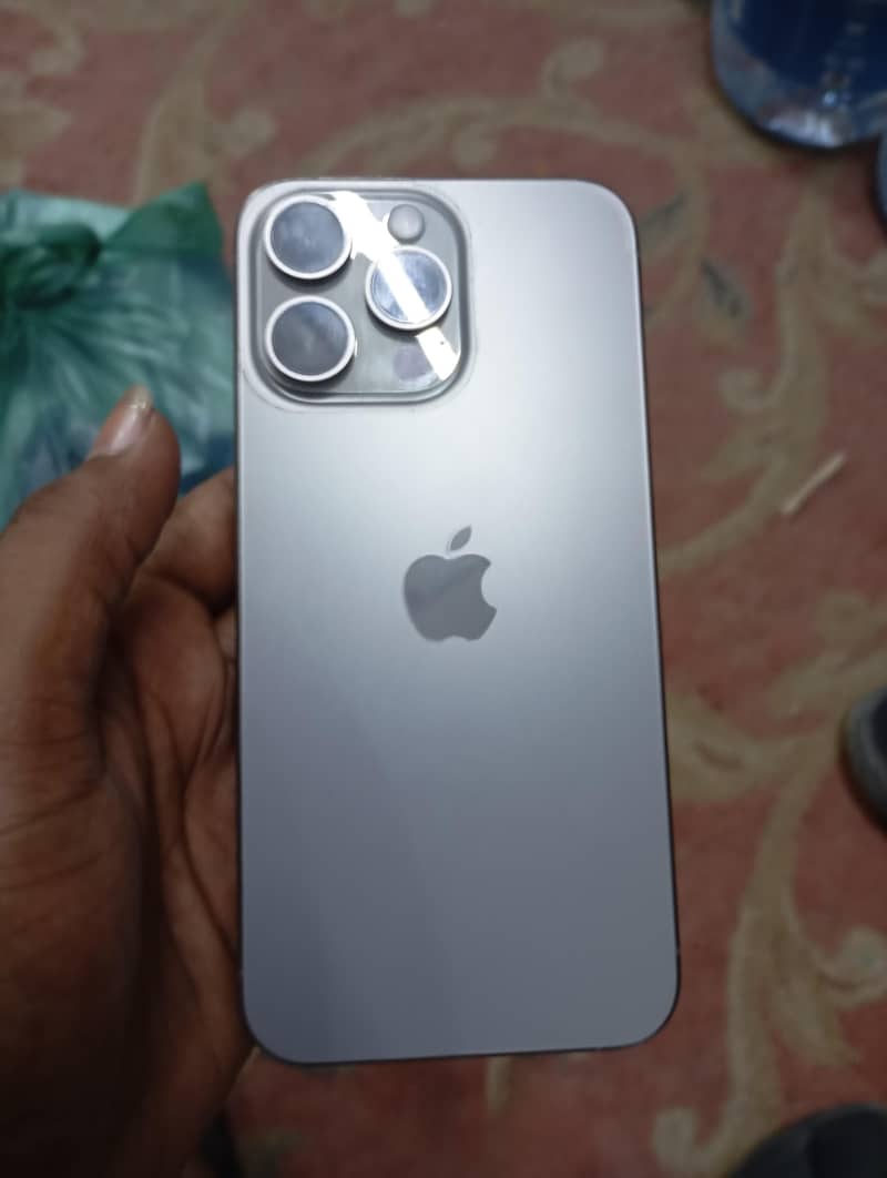 Apple iPhone 15 Pro Max 0