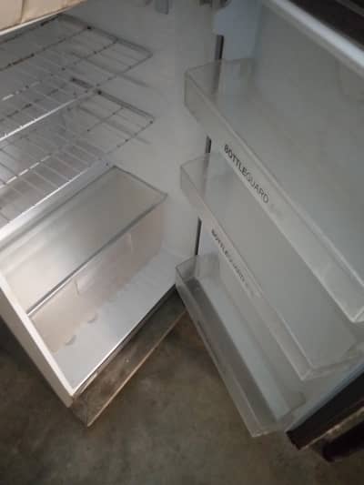 hair medium fridge double door 160.170 vol pe Aram se chalta ha