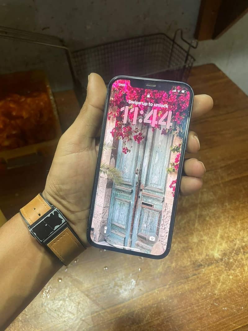 Apple iPhone 12 6