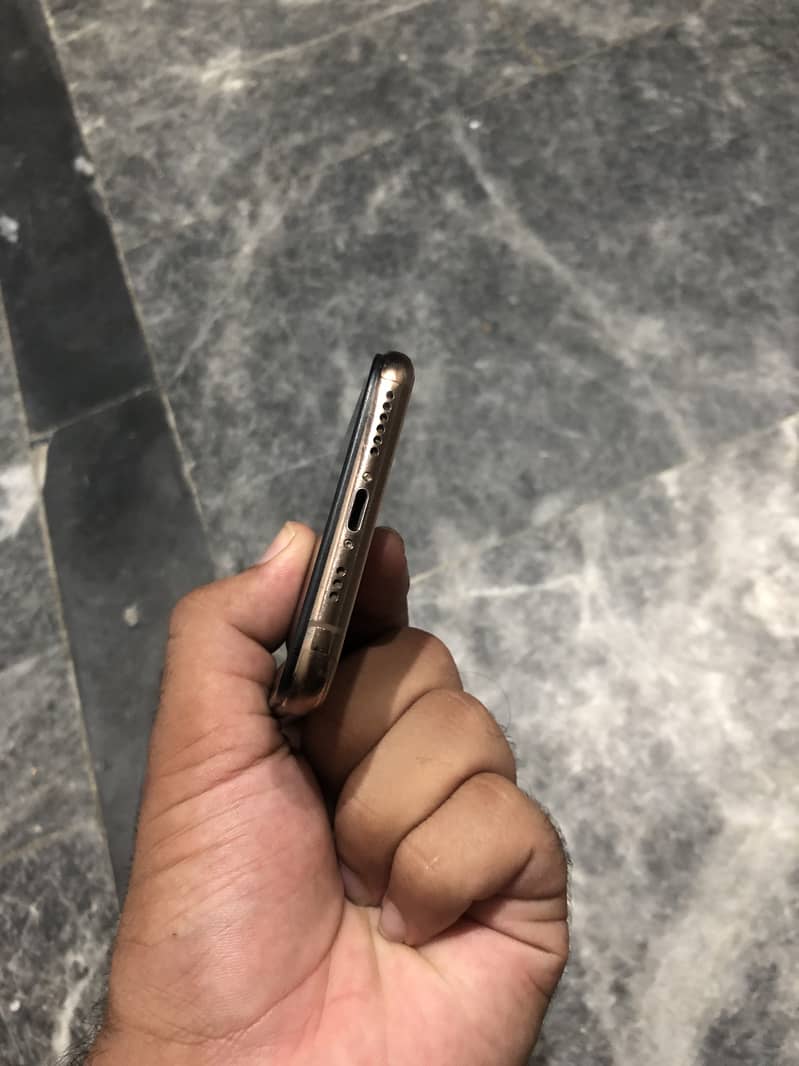 Apple iPhone XS 8