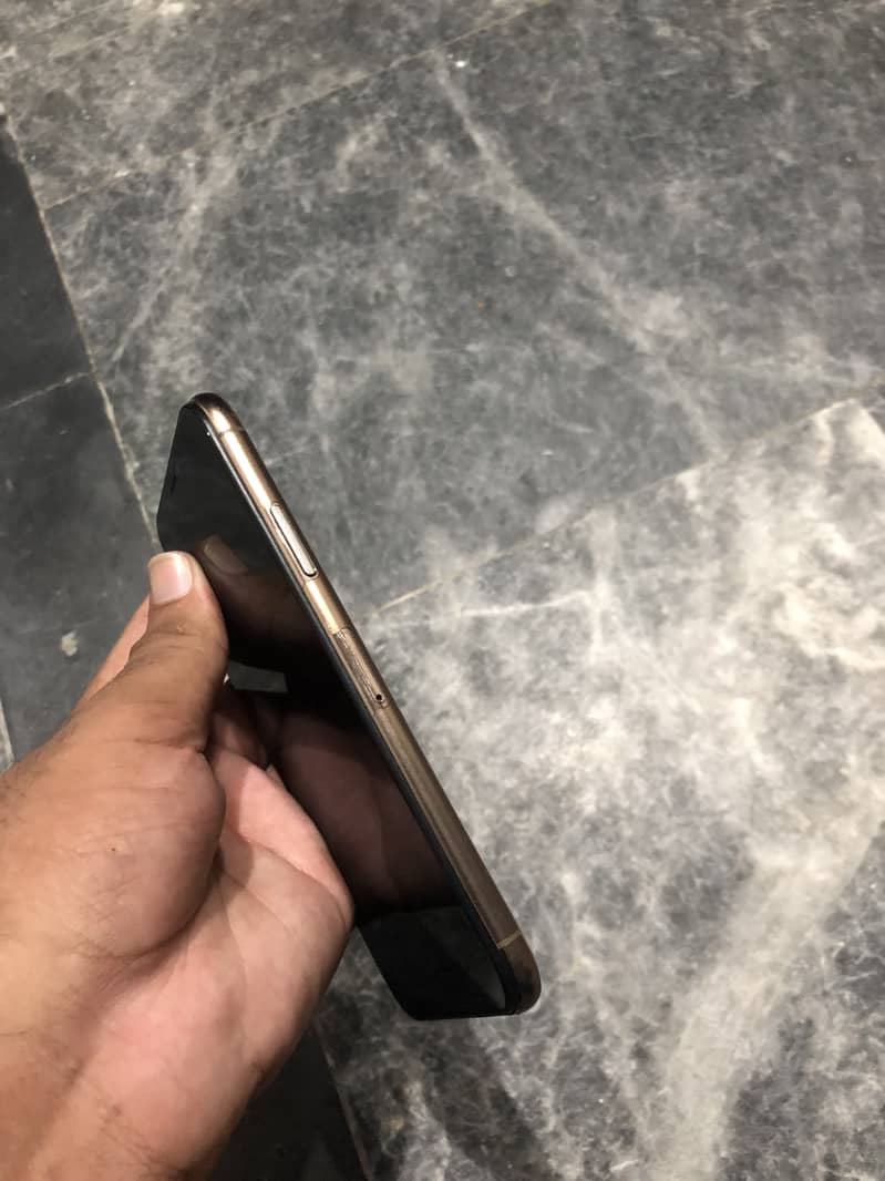 Apple iPhone XS 10