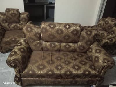 bilkul achi condition h 3 seater sofa set