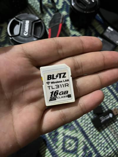 Camera 16 GB SD card