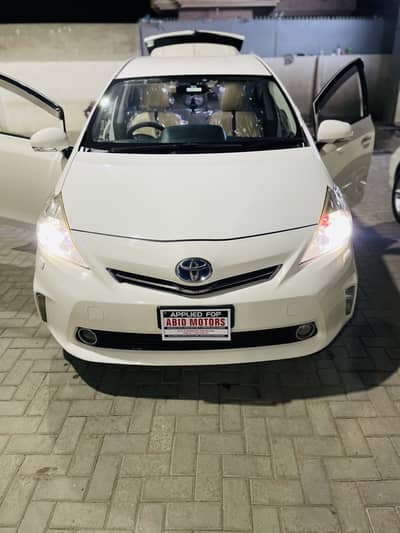 Toyota Prius Alpha 2013