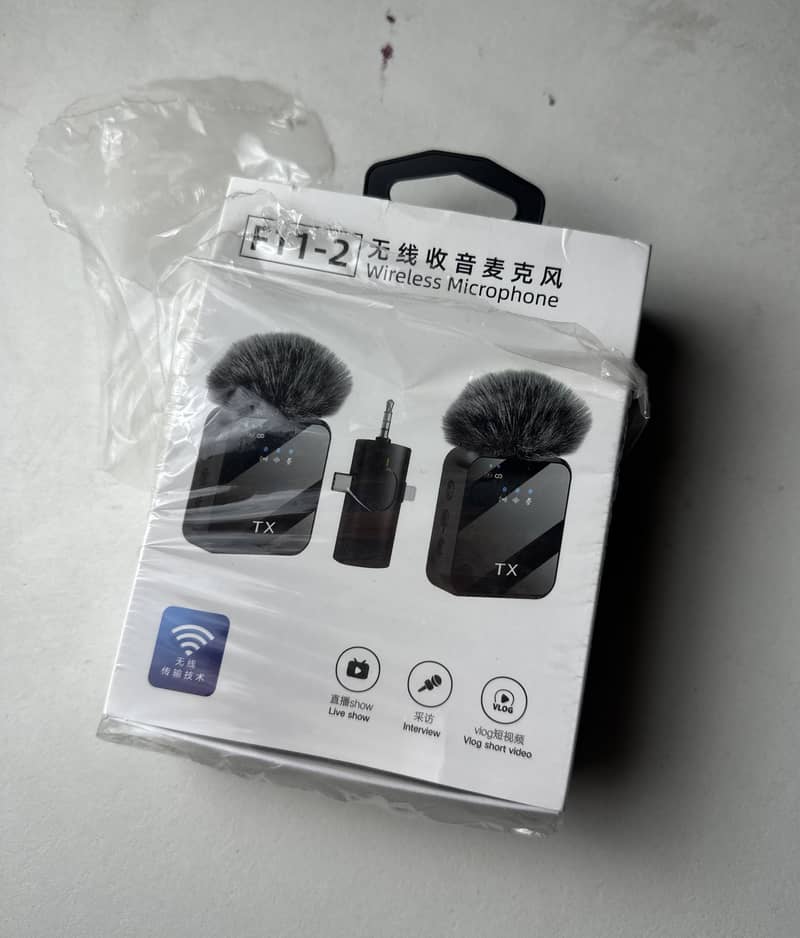 F11-2 Wireless Microphone 2
