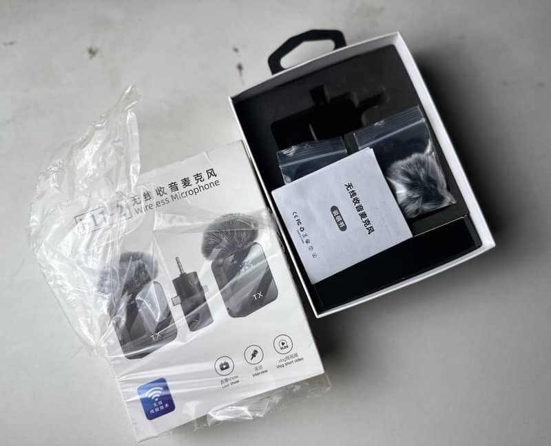 F11-2 Wireless Microphone 3