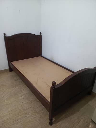 Single bed in Pure fine chinioti wood