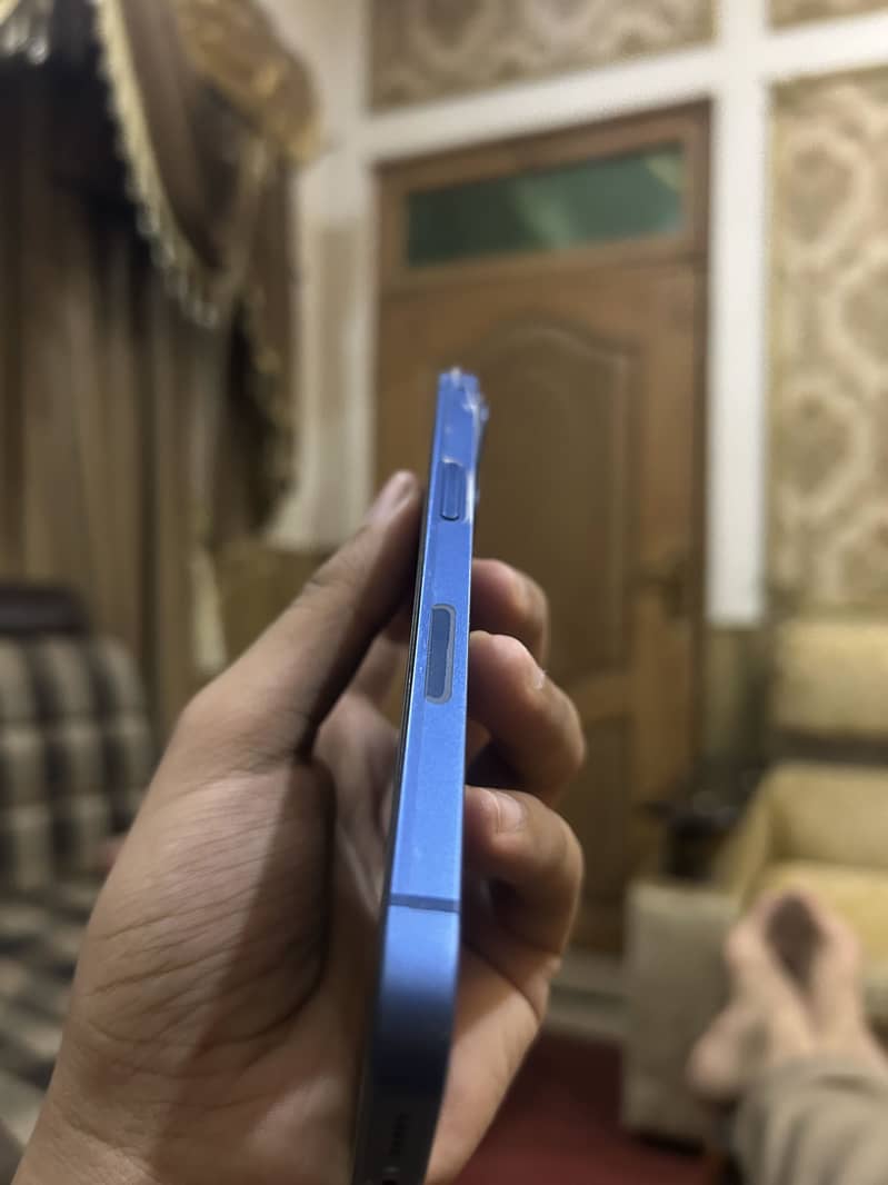 Apple iPhone 13 4