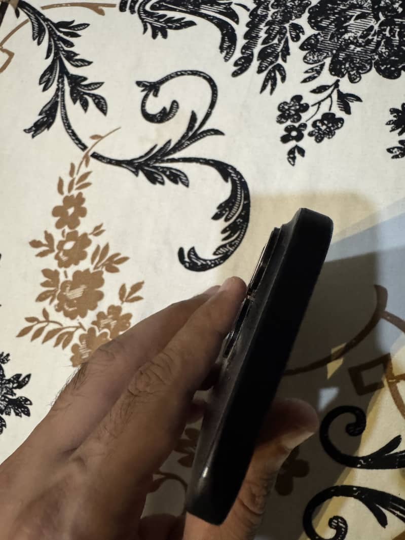 Apple iPhone 15 Pro 2