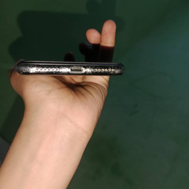 Apple iPhone X 3