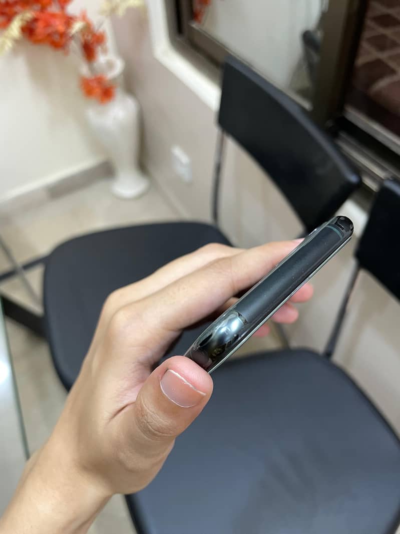 Apple iPhone 11 Pro 6