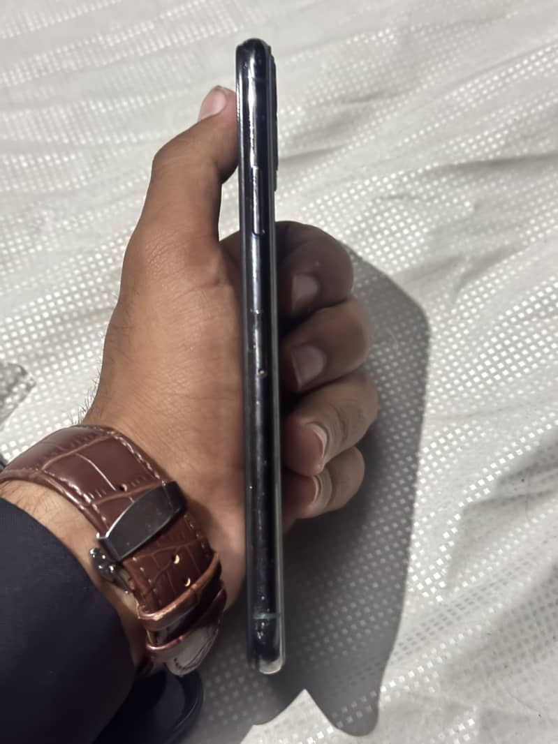 Apple iPhone 11 Pro Max 2