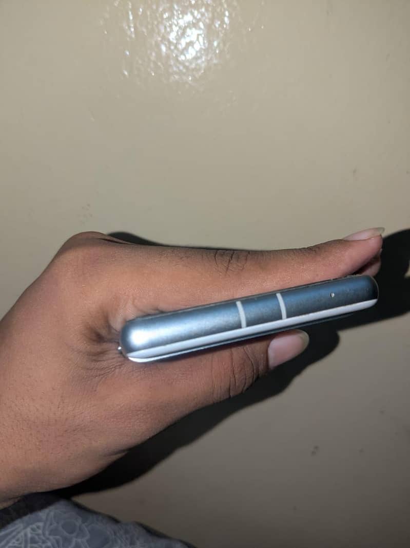 Google Pixel 7a 3