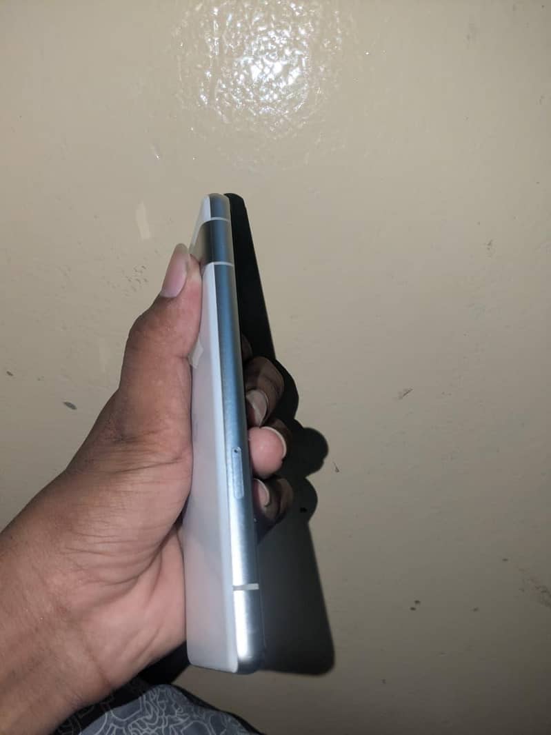 Google Pixel 7a 5