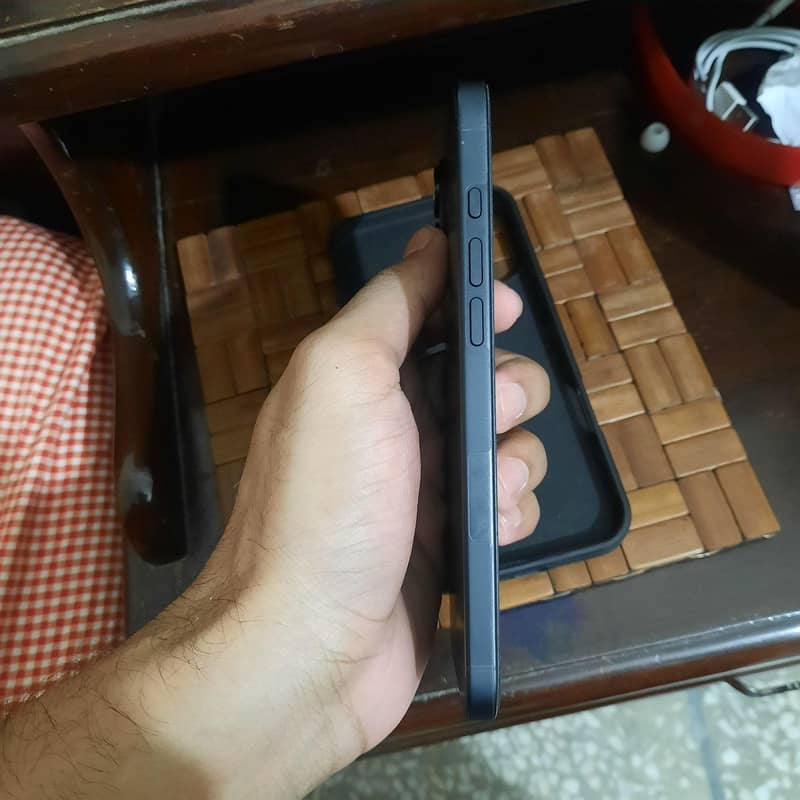 Apple iPhone 16 Plus 4