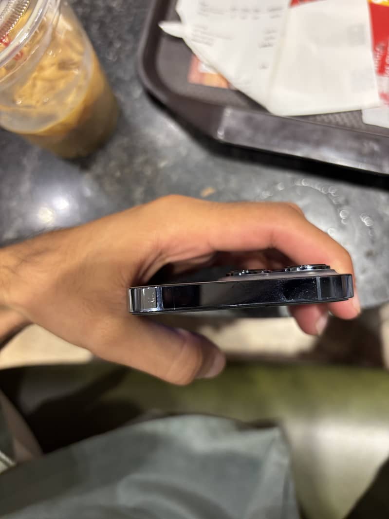 Apple iPhone 13 Pro 2