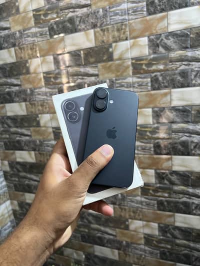 Apple iPhone 16