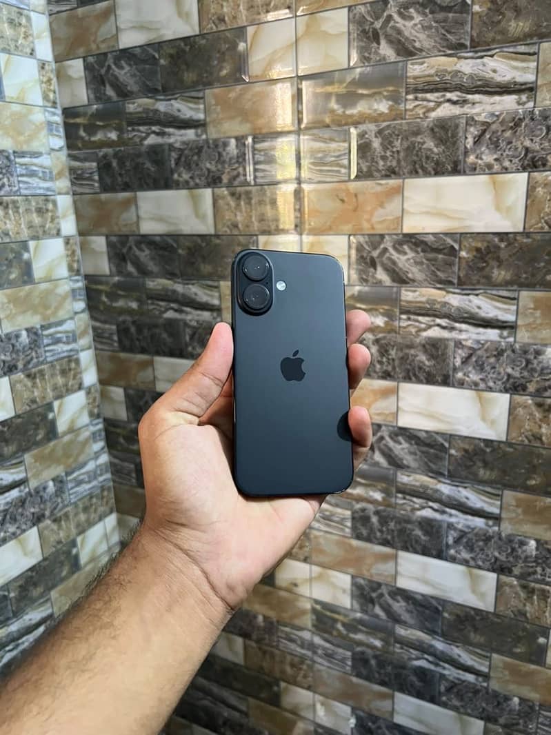 Apple iPhone 16 1