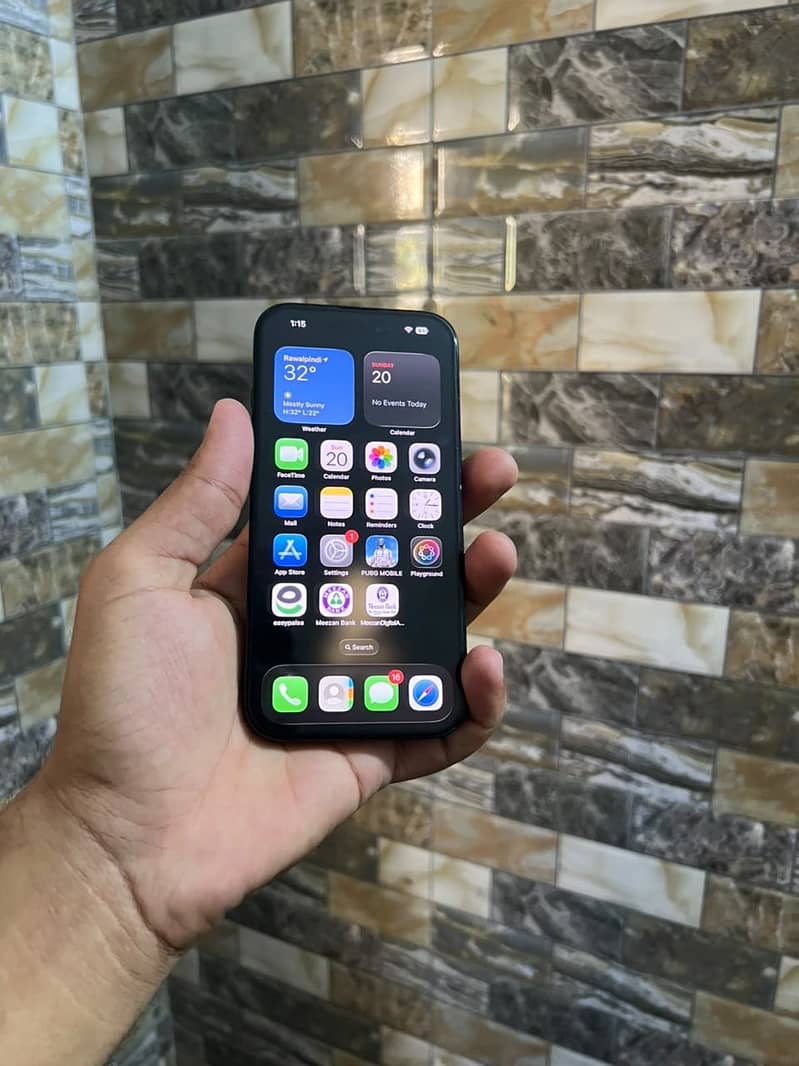 Apple iPhone 16 5