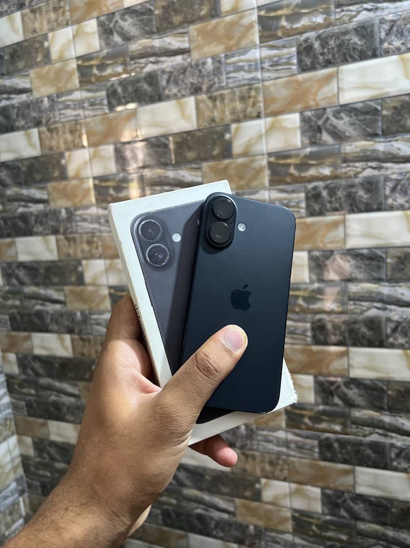 Apple iPhone 16 6