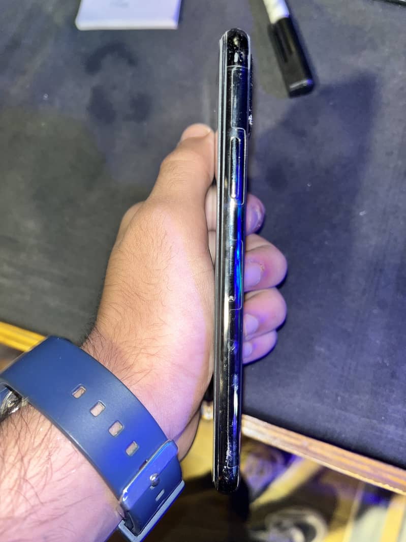 Apple iPhone X 4