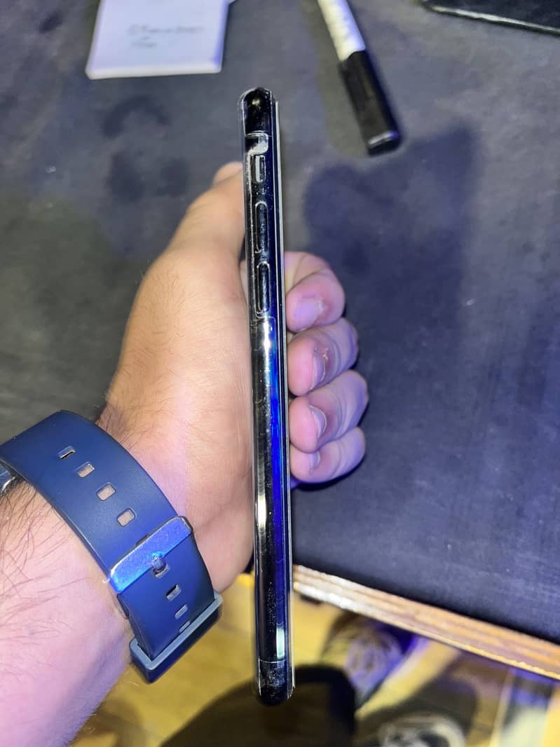 Apple iPhone X 5