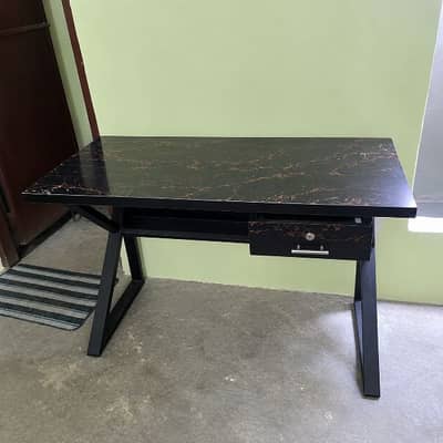 computer table and chair