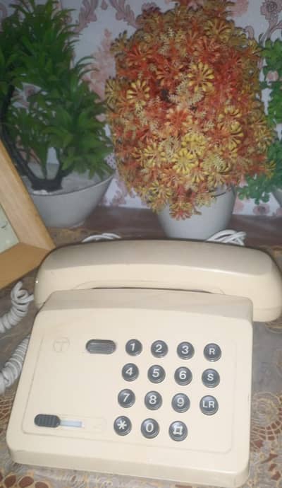 1980s Smart executive Vintage British Landline phone 0300-4331882